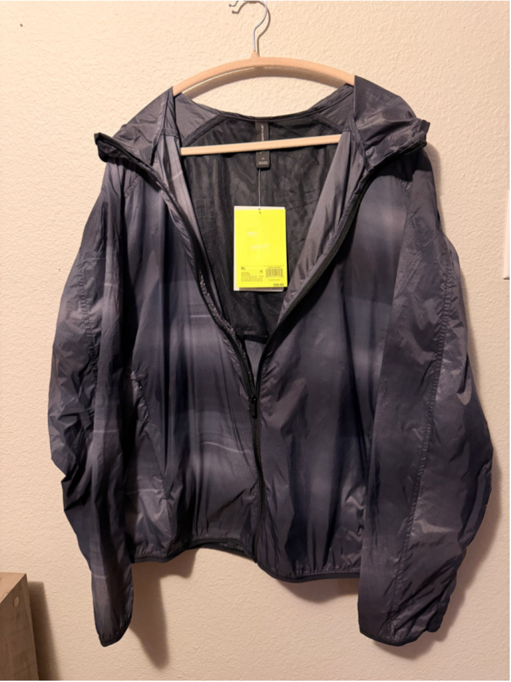 Men’s All in Motion Lightweight Jacket XL Black Grey